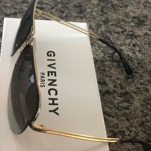 Givenchy sunglasses. Gold. New original packaging